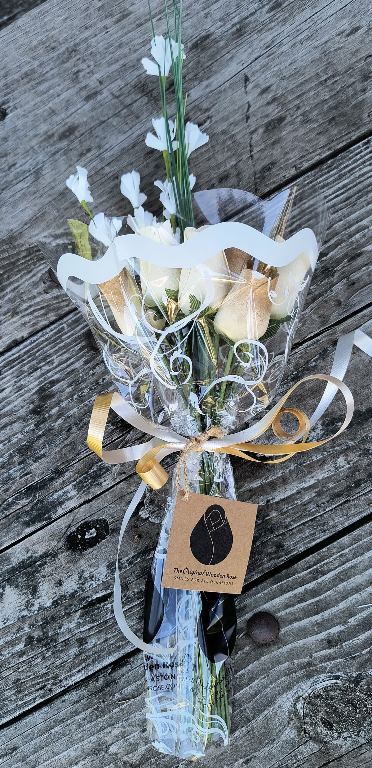Wooden Rose Bouquet – Gold & White