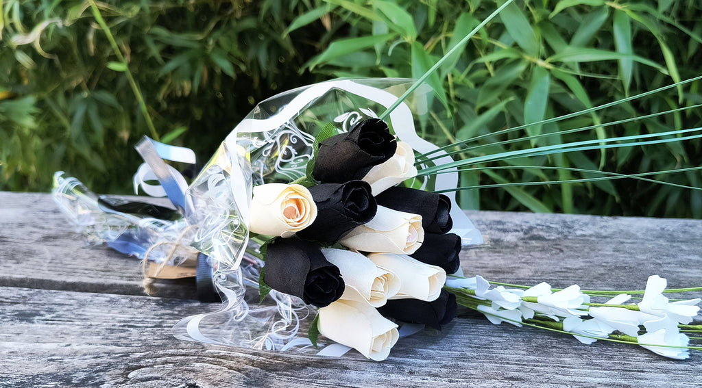 Everyday Wooden Rose Bouquet – Black & White