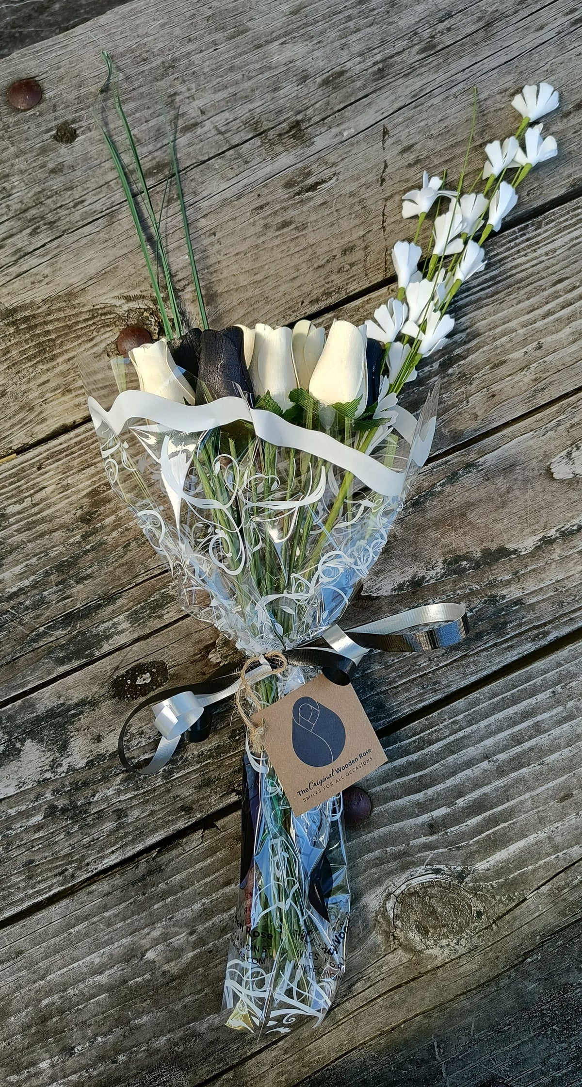 Everyday Wooden Rose Bouquet – Black & White