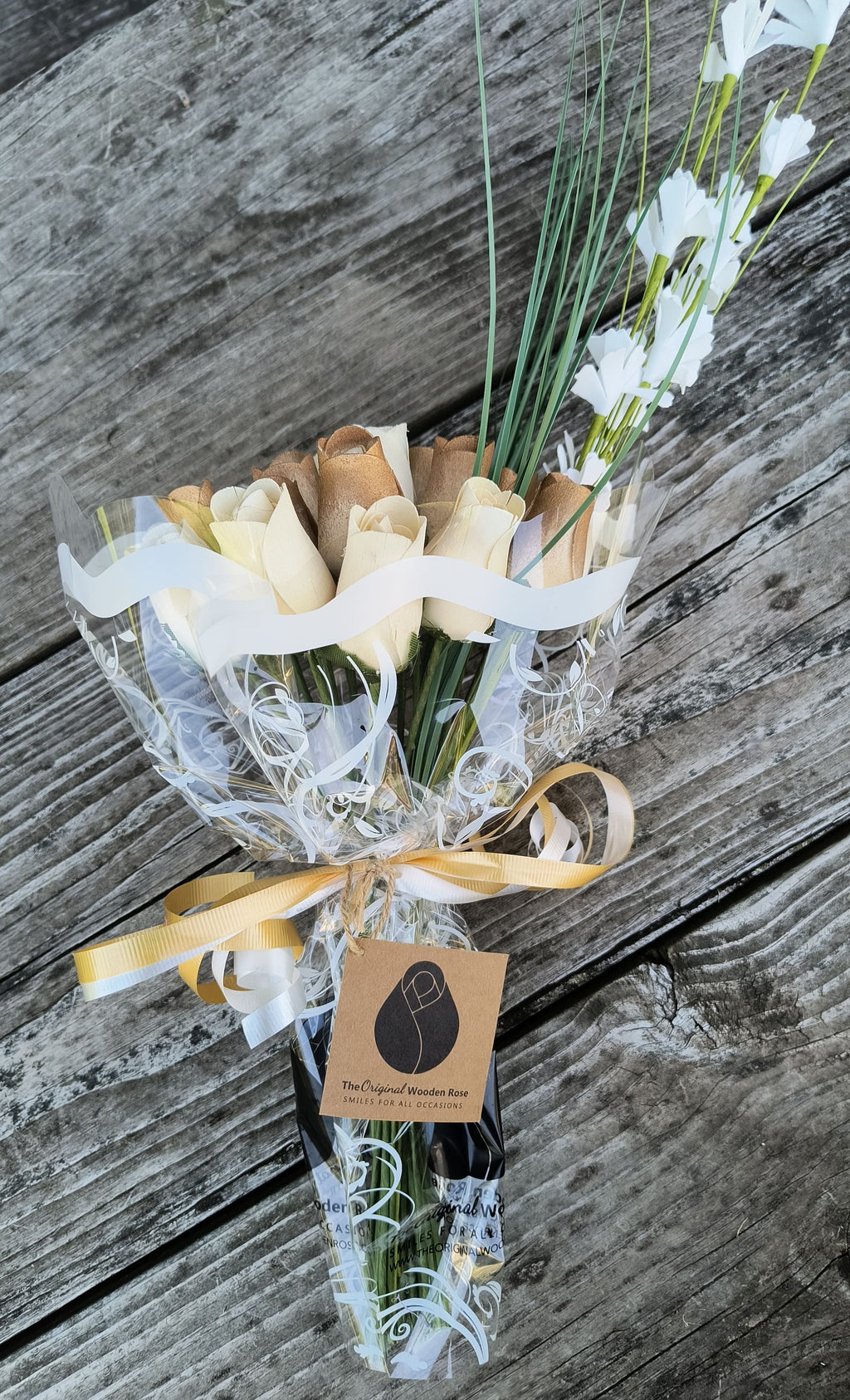 Wooden Rose Bouquet – Gold & White