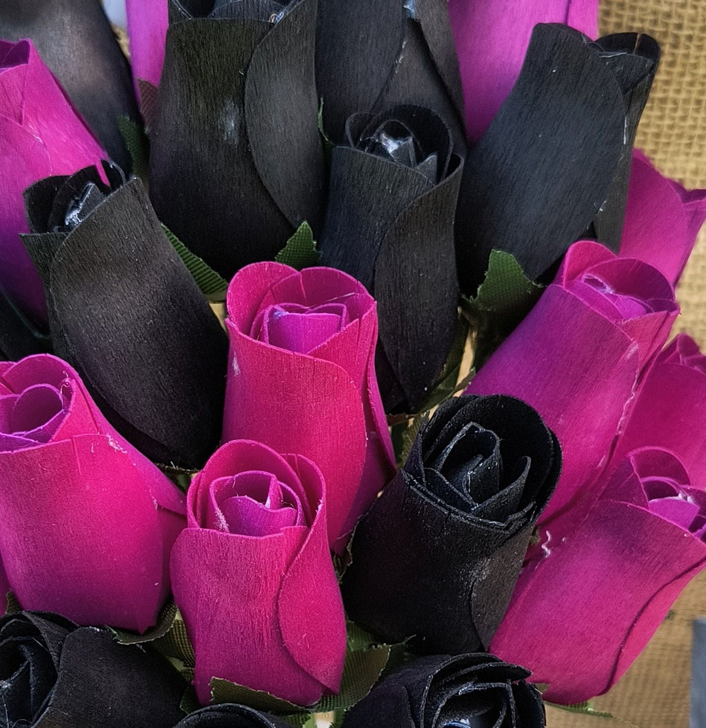 Wooden Rose Bouquet – Black & Violet