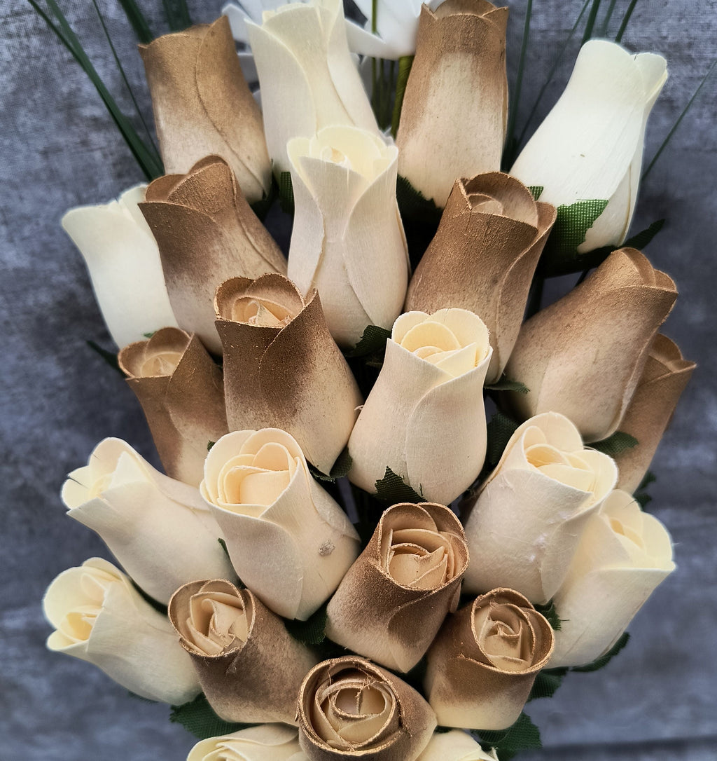 Wooden Rose Bouquet – Gold & White