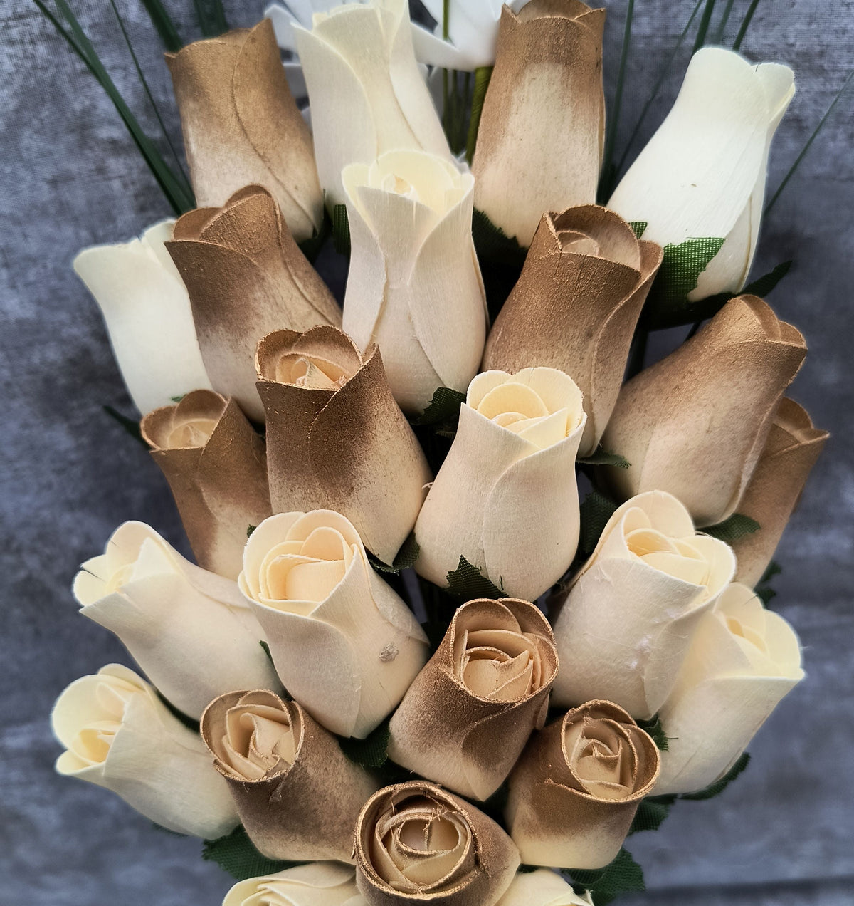 Wooden Rose Bouquet – Gold & White