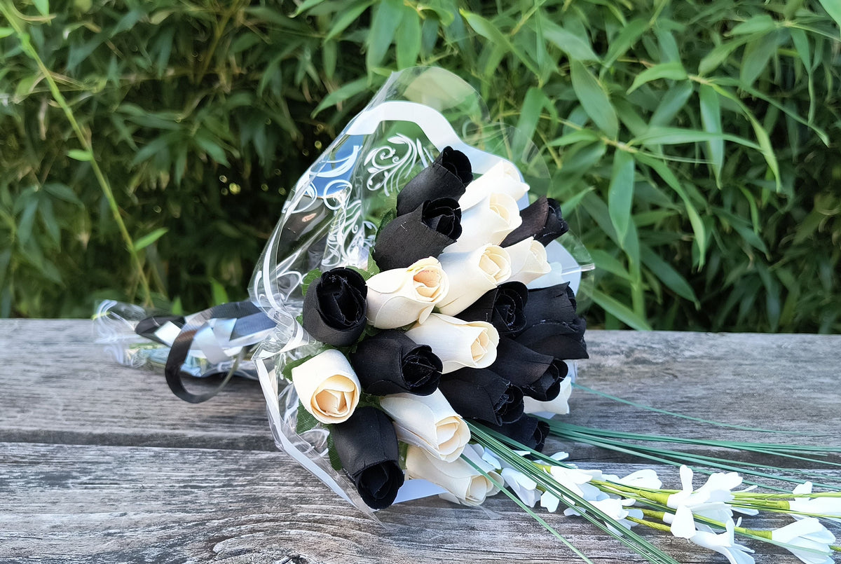 Everyday Wooden Rose Bouquet – Black & White