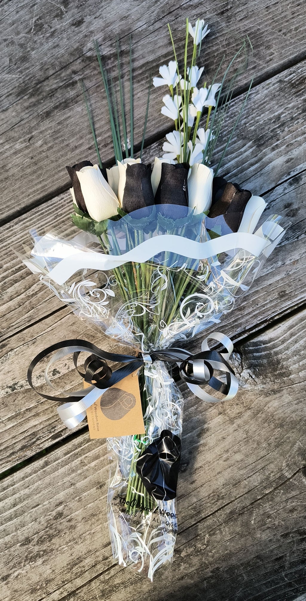 Everyday Wooden Rose Bouquet – Black & White