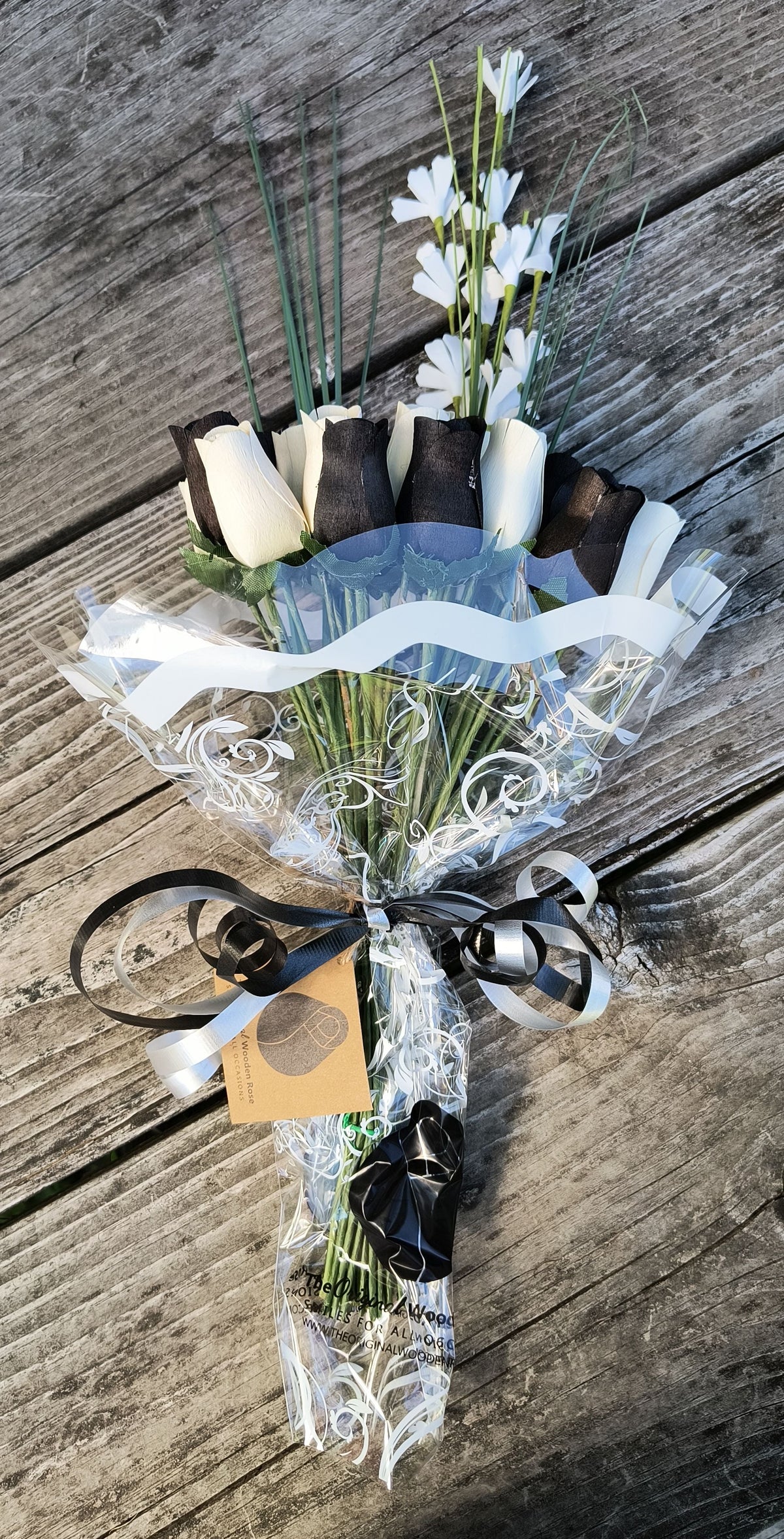 Everyday Wooden Rose Bouquet – Black & White