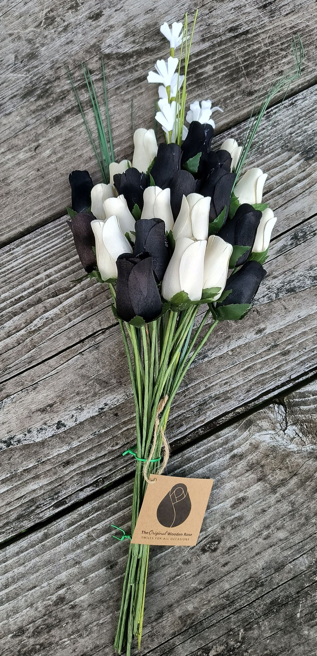 Everyday Wooden Rose Bouquet – Black & White