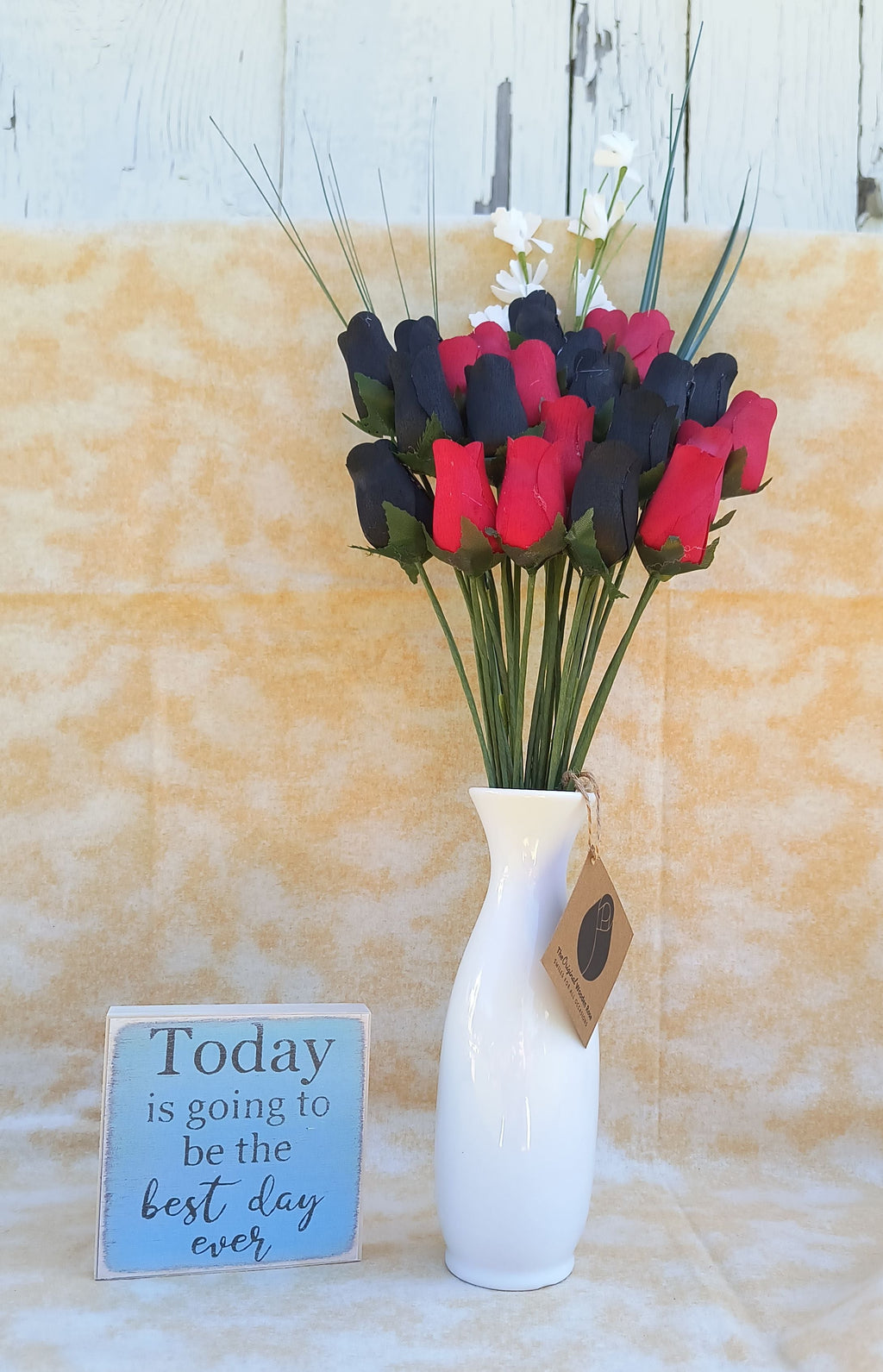 Everyday Wooden Rose Bouquet – Black & Red