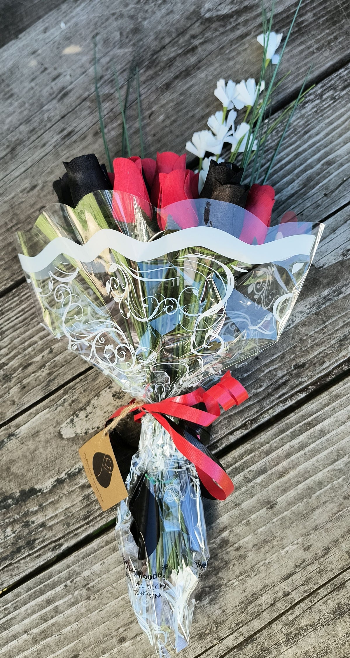 Everyday Wooden Rose Bouquet – Black & Red