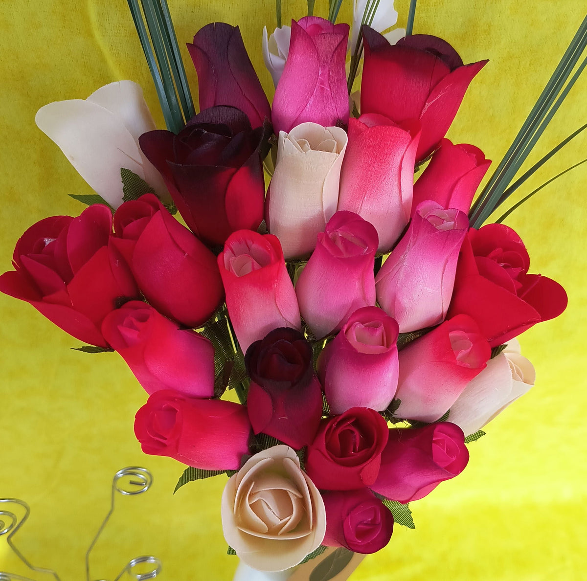 Deluxe Red Passion Wooden Rose Bouquet – Reds & White