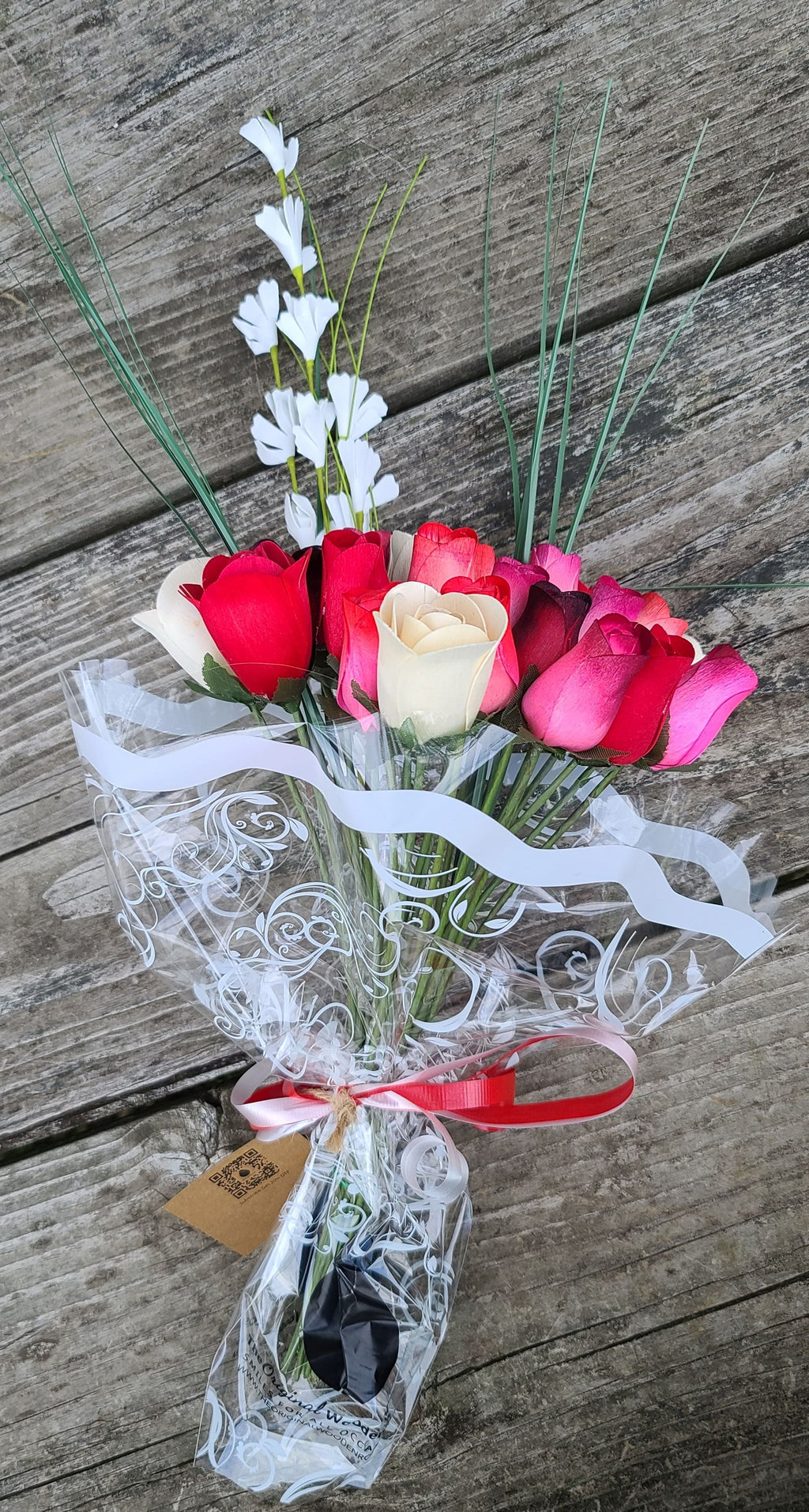 Deluxe Red Passion Wooden Rose Bouquet – Reds & White