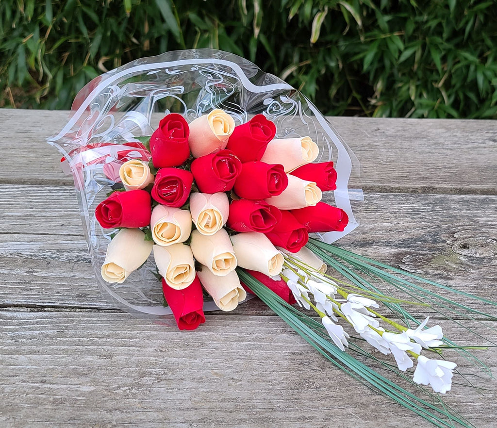 Wooden Rose Bouquet – Red & White