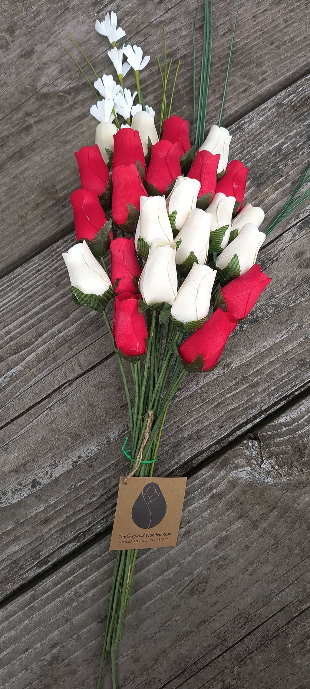 Wooden Rose Bouquet – Red & White