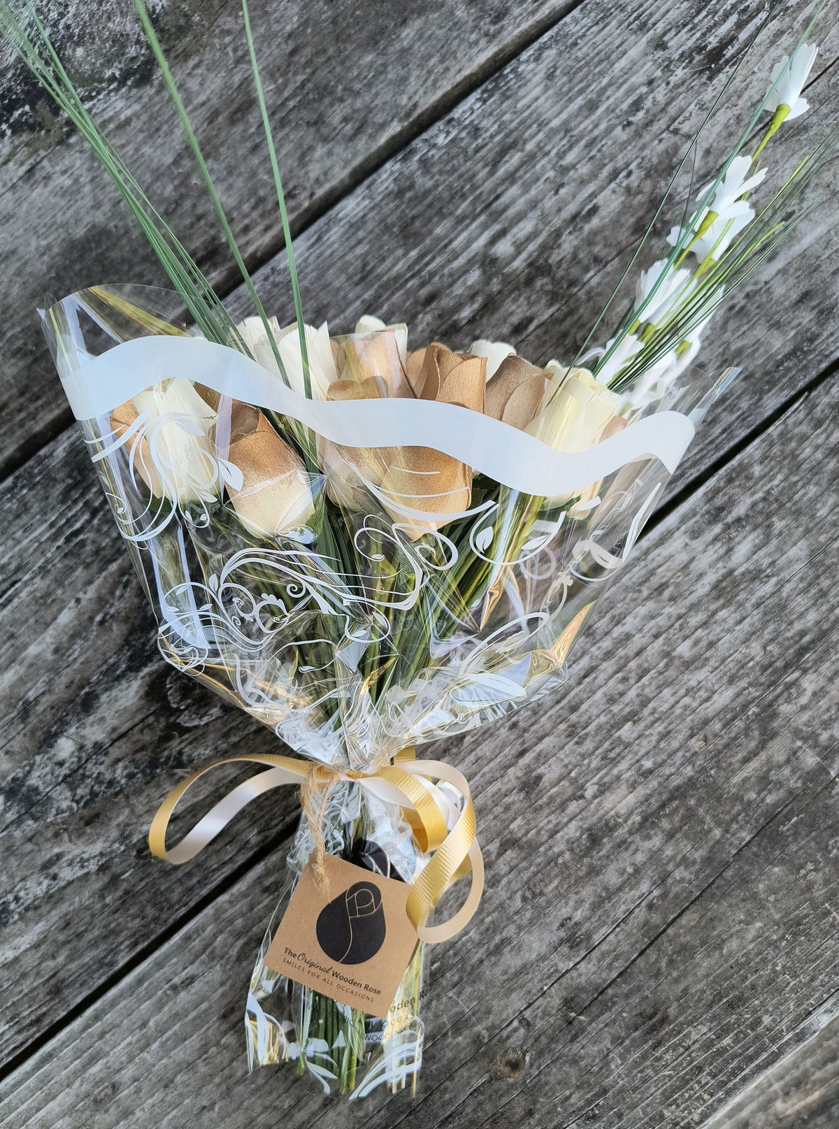 Wooden Rose Bouquet – Gold & White
