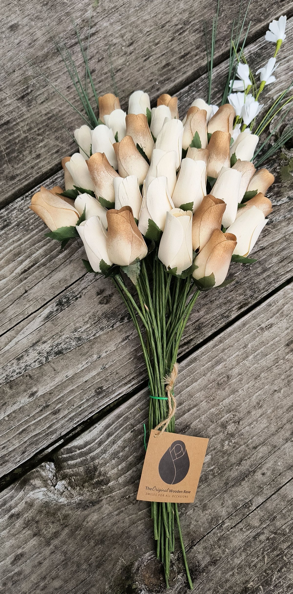 Wooden Rose Bouquet – Gold & White