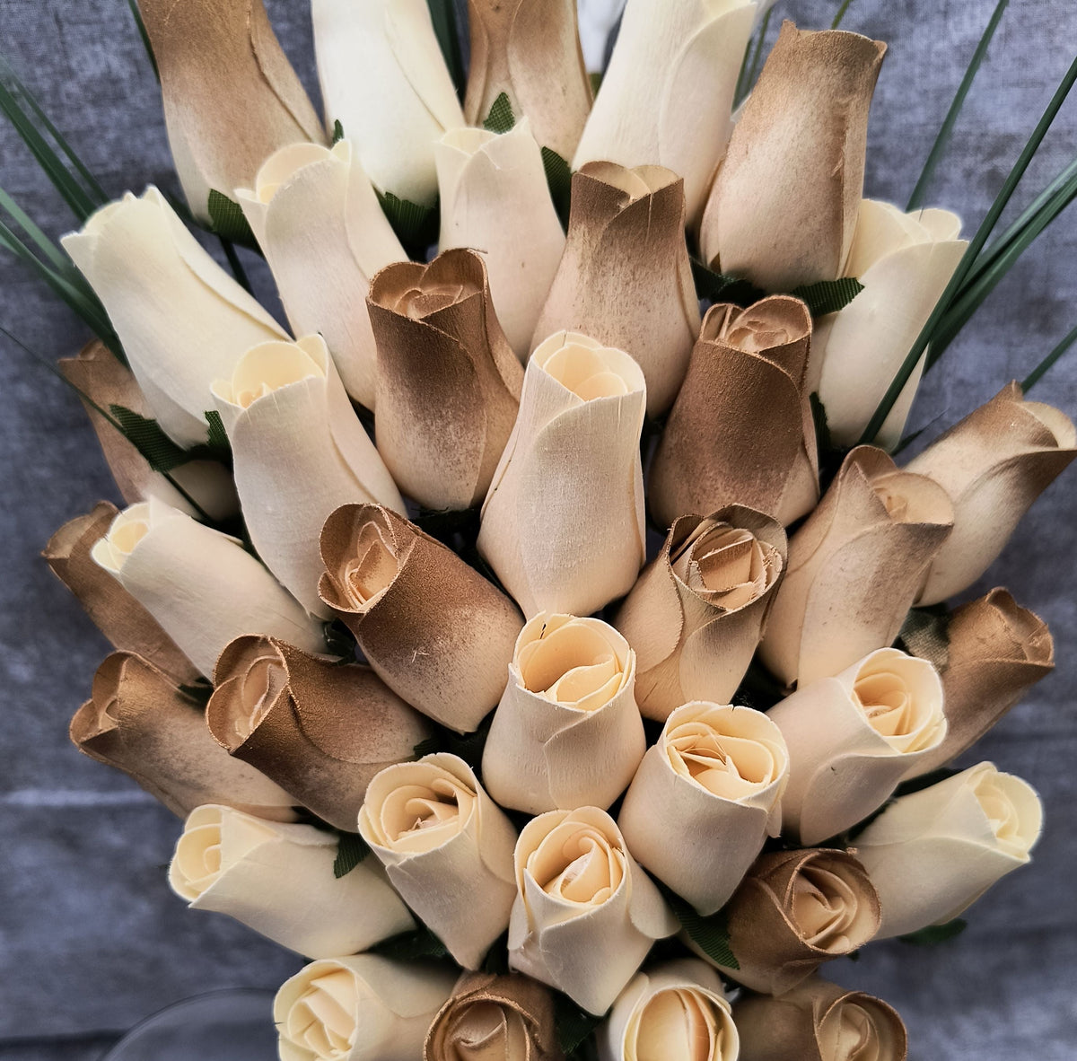 Wooden Rose Bouquet – Gold & White