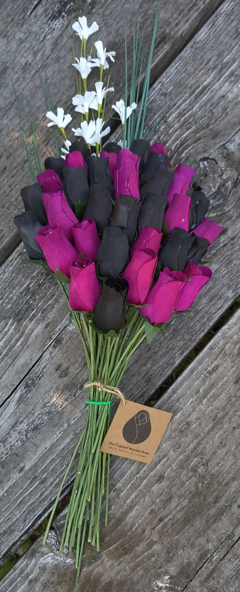 Wooden Rose Bouquet – Black & Violet