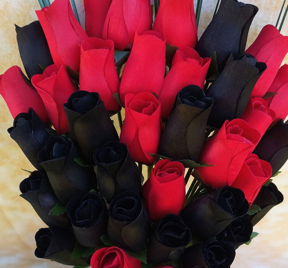 Everyday Wooden Rose Bouquet – Black & Red