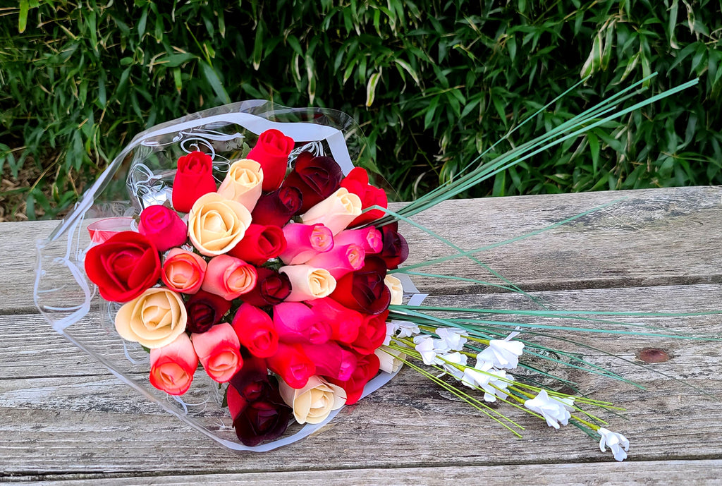 Deluxe Red Passion Wooden Rose Bouquet – Reds & White