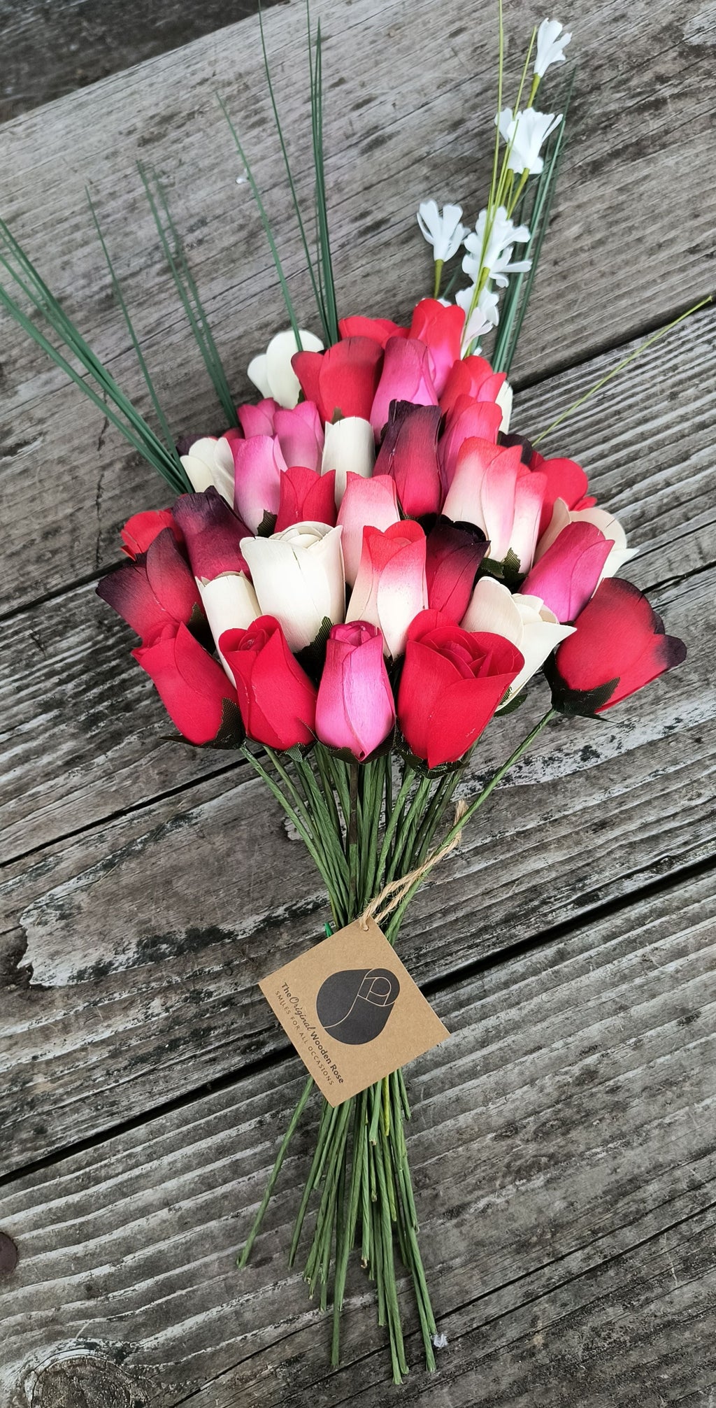 Deluxe Red Passion Wooden Rose Bouquet – Reds & White