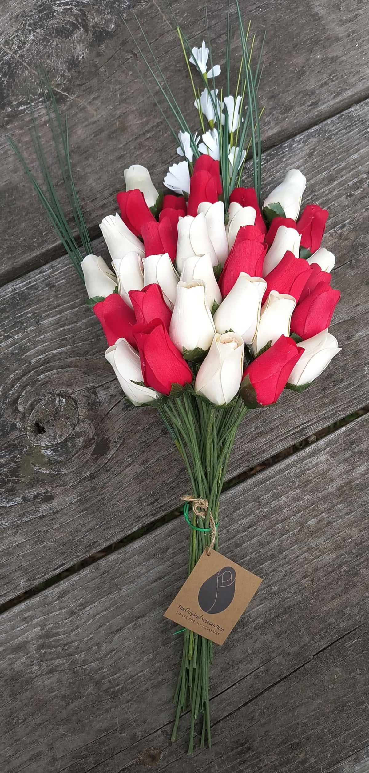 Wooden Rose Bouquet – Red & White