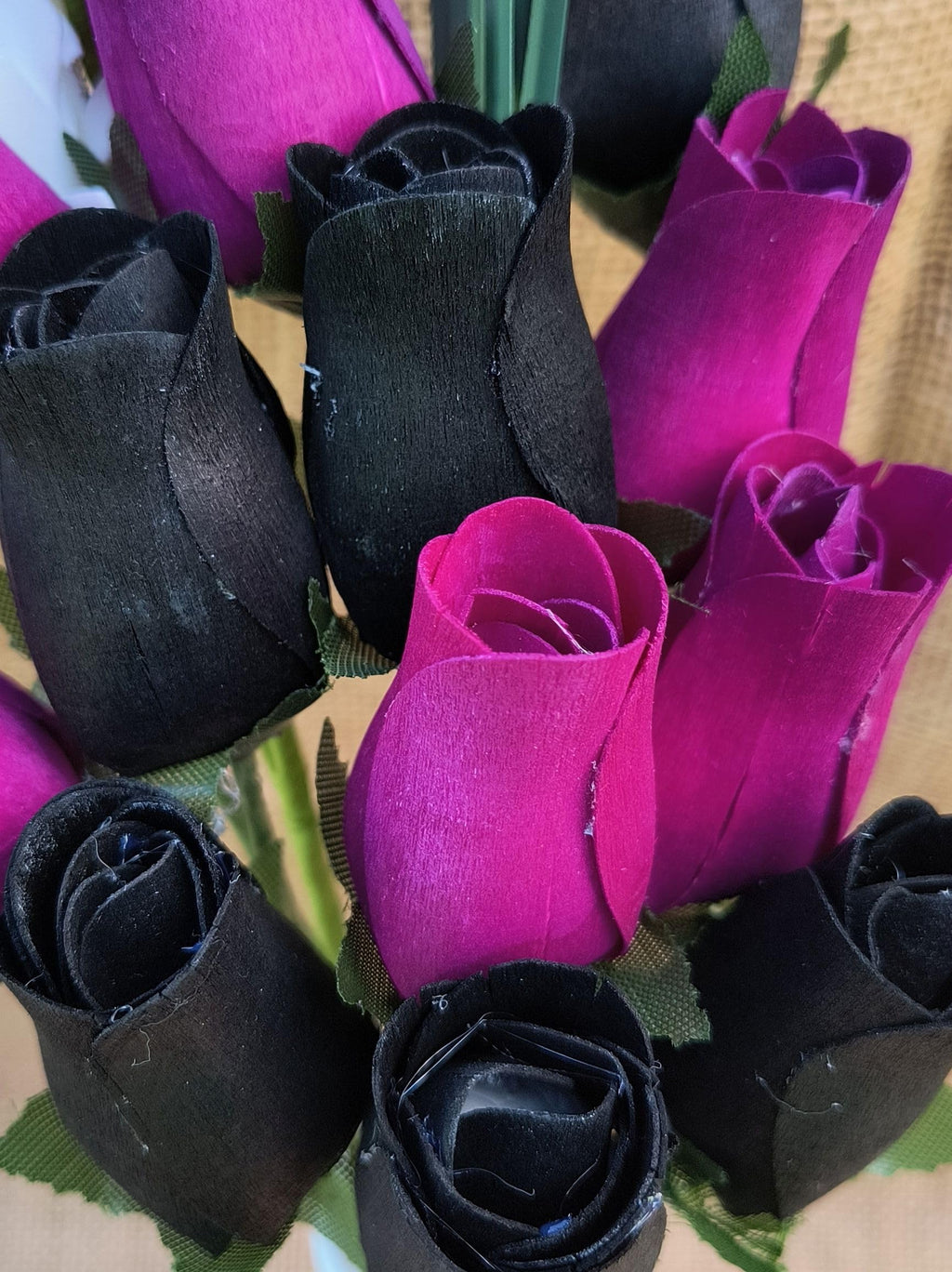 Wooden Rose Bouquet – Black & Violet