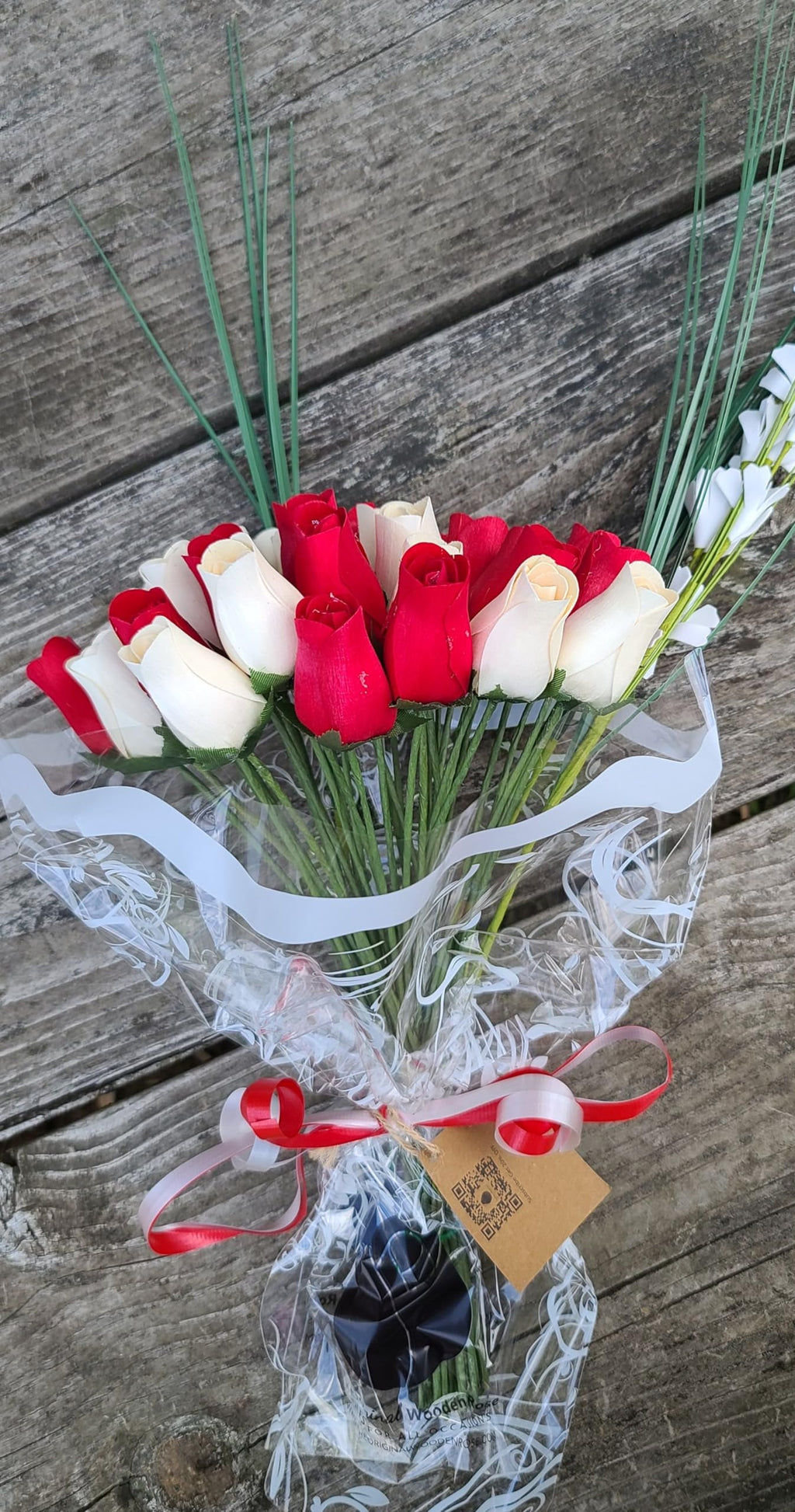 Wooden Rose Bouquet – Red & White