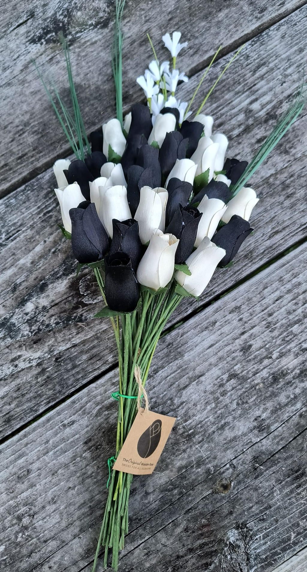 Everyday Wooden Rose Bouquet – Black & White