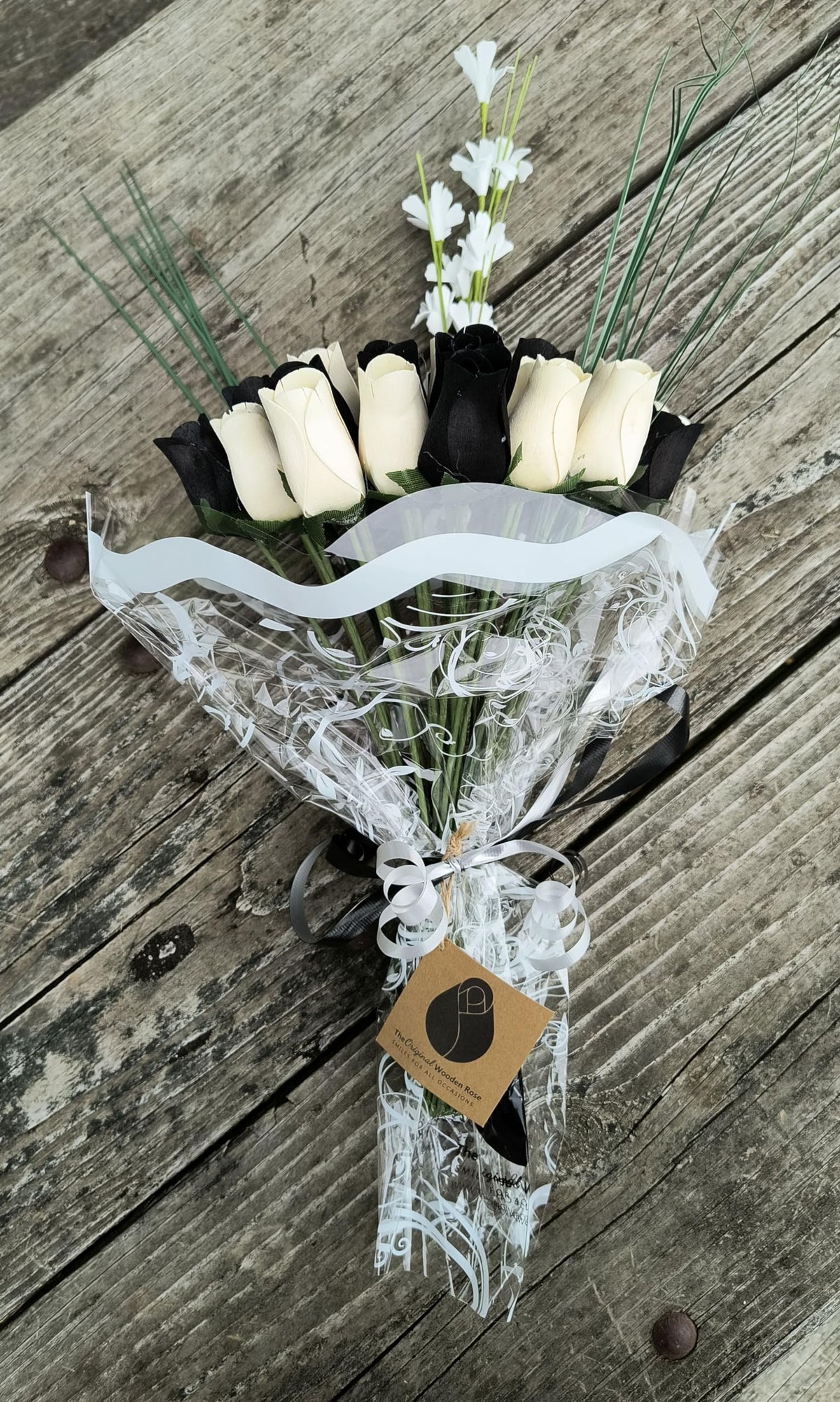 Everyday Wooden Rose Bouquet – Black & White