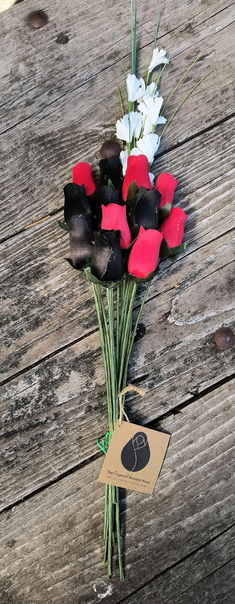 Everyday Wooden Rose Bouquet – Black & Red