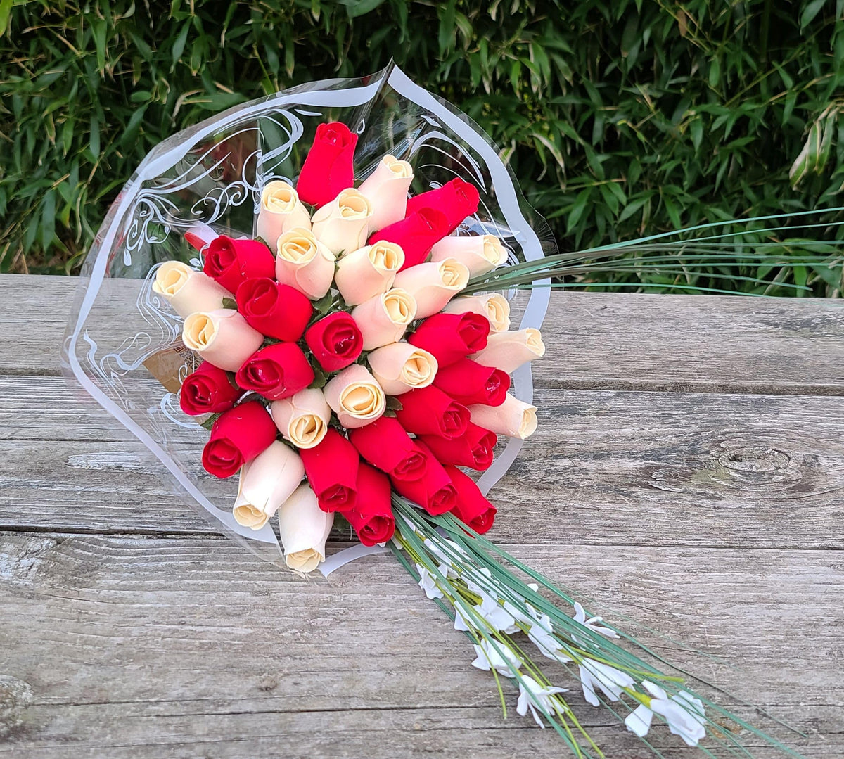Wooden Rose Bouquet – Red & White