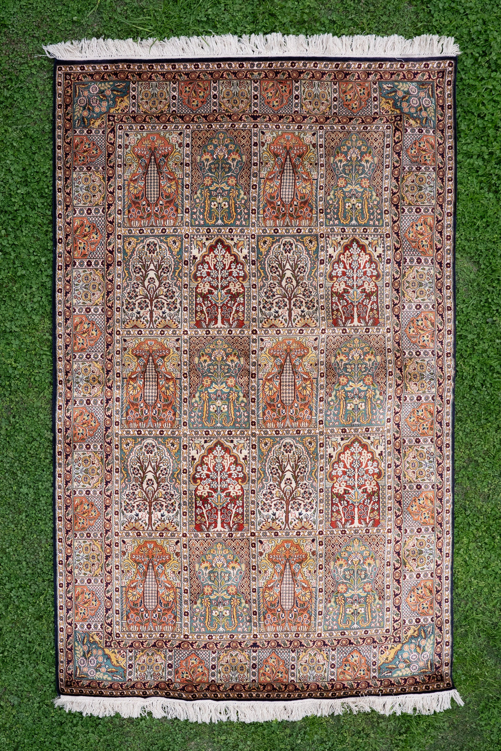 Royal Garden Panel Tapestry: Hand Knotted Mulberry silk 6ft * 4ft: