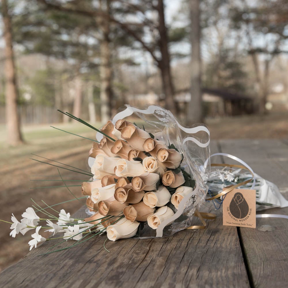 Wooden Rose Bouquet – Gold & White
